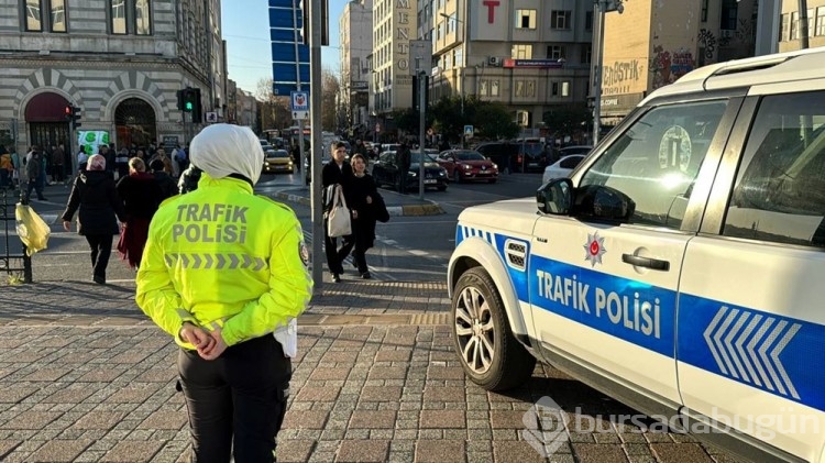 Çete araçları polis otosu oldu