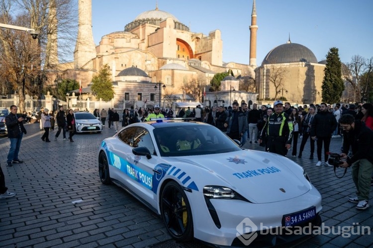 Çete araçları polis otosu oldu