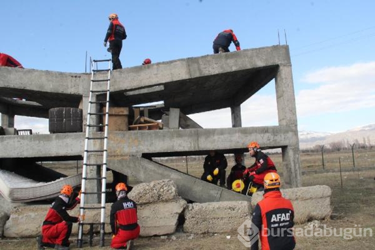 7.9 büyüklüğündeki 1939 depreminin yıl dönümünde Erzincan'da tatbikat