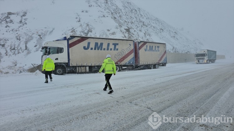 Kara kışla mücadele çetin başladı
