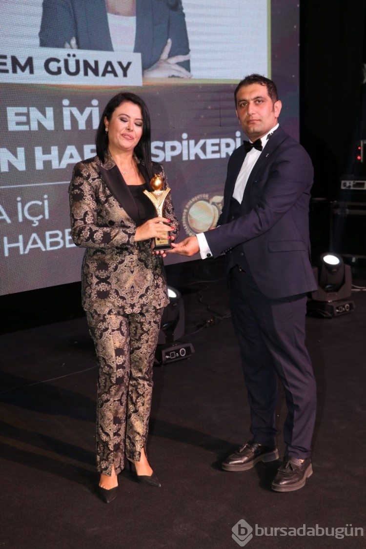 Starbucks bardağını unuttuğu için işine son verilen spiker Günay'dan açıklama!