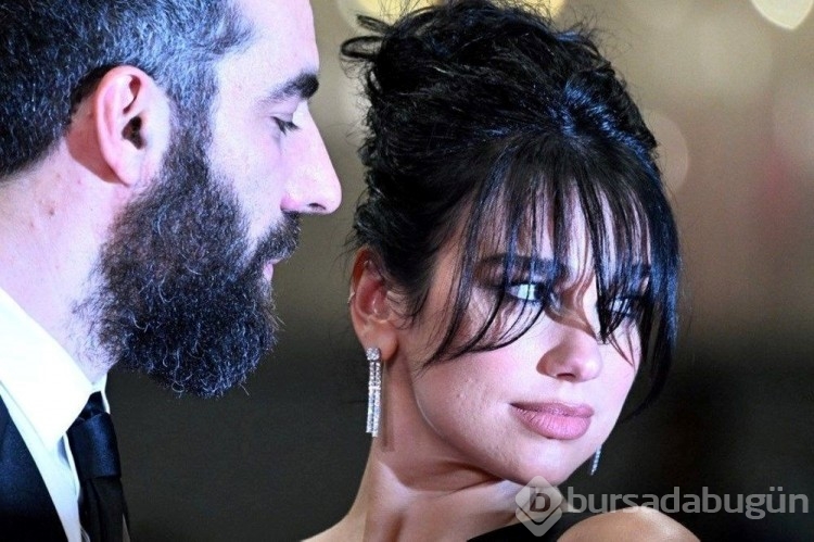 Dua Lipa milyarder olma yolunda: Adele'i geride bıraktı