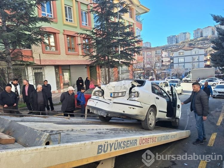 Yokuşta kayan yol silindiri, 7 araca çarptı
