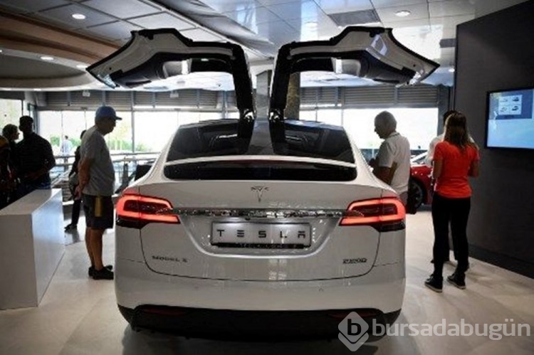 Tesla'nın robotu fabrikada mühendise saldırdı
