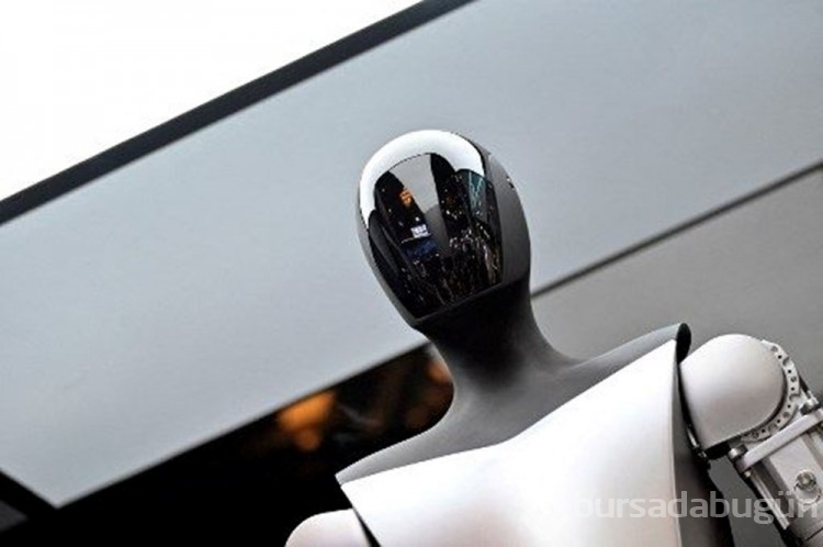 Tesla'nın robotu fabrikada mühendise saldırdı
