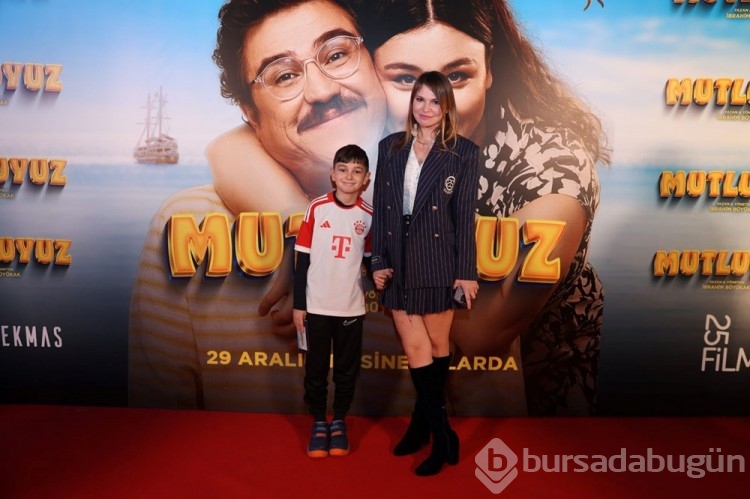 İbrahim Büyükak ve Yasemin Sakallıoğlu'nun Mutluyuz filmine gala
