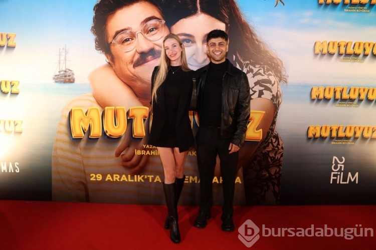 İbrahim Büyükak ve Yasemin Sakallıoğlu'nun Mutluyuz filmine gala
