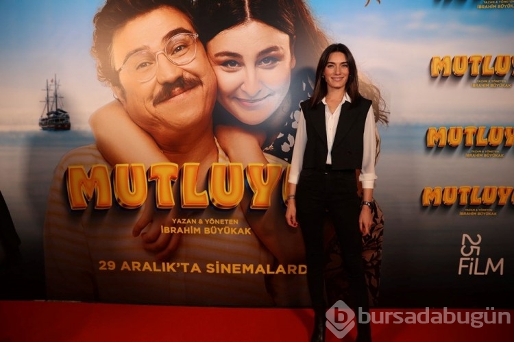 İbrahim Büyükak ve Yasemin Sakallıoğlu'nun Mutluyuz filmine gala
