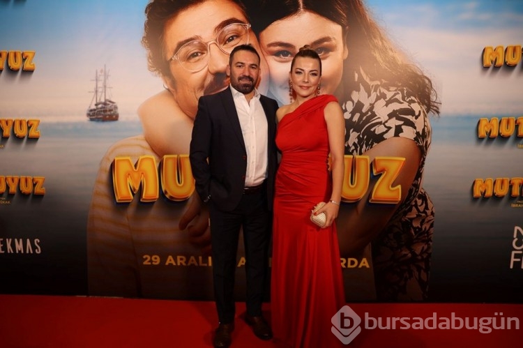 İbrahim Büyükak ve Yasemin Sakallıoğlu'nun Mutluyuz filmine gala
