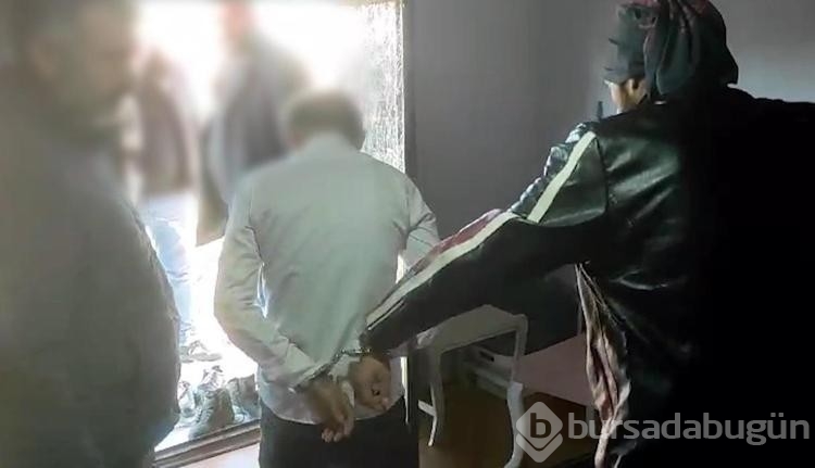 10 kişiyi 210 bin TL dolandıran hükümlü, mutfak dolabındaki gizli bölmede yakalandı
