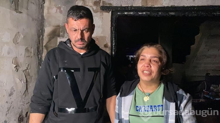 Yanan evlerinde, 3'ünü de SMA'dan kaybettikleri çocuklarının fotoğraflarını aradılar
