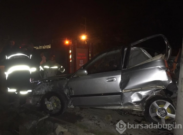 Araç beton direğe çarptı: Sürücü ağır yaralandı
