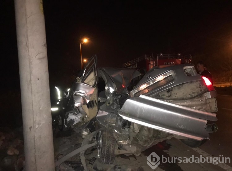 Araç beton direğe çarptı: Sürücü ağır yaralandı
