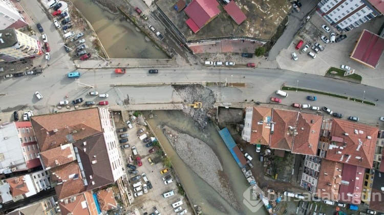 Çayeli'nde sele neden olan köprüler yıkılıyor
