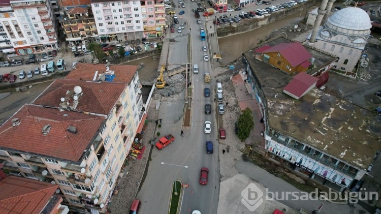 Çayeli'nde sele neden olan köprüler yıkılıyor
