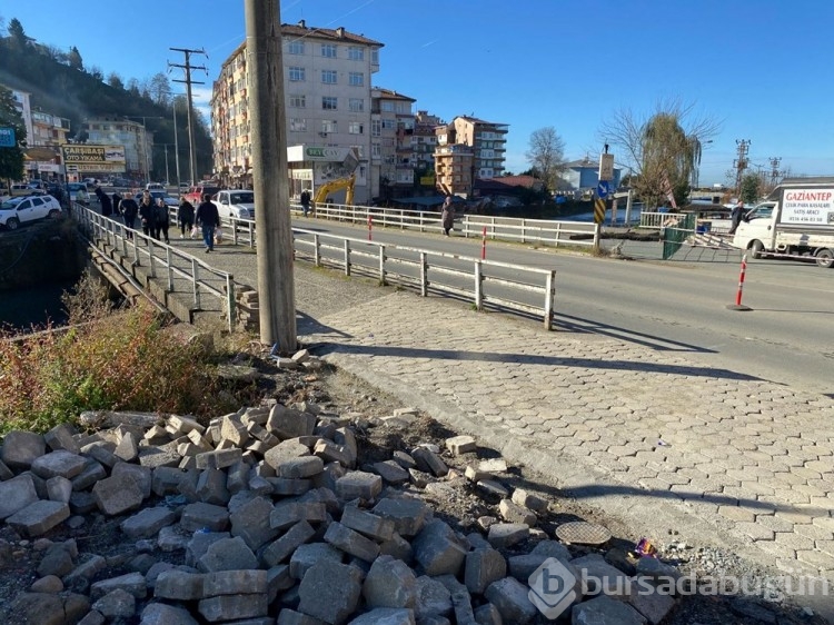 Çayeli'nde sele neden olan köprüler yıkılıyor
