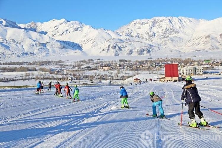 Tunceli'de kayak sezonu erken açıldı

