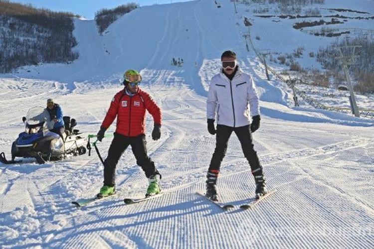 Tunceli'de kayak sezonu erken açıldı

