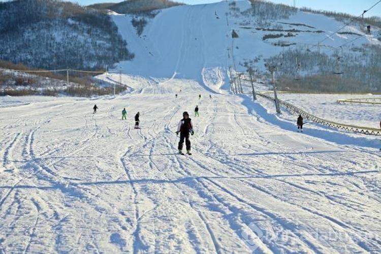 Tunceli'de kayak sezonu erken açıldı
