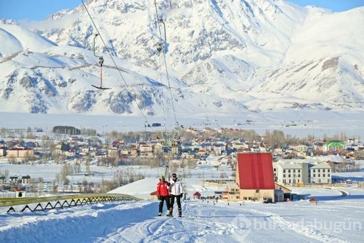 Tunceli'de kayak sezonu erken açıldı
