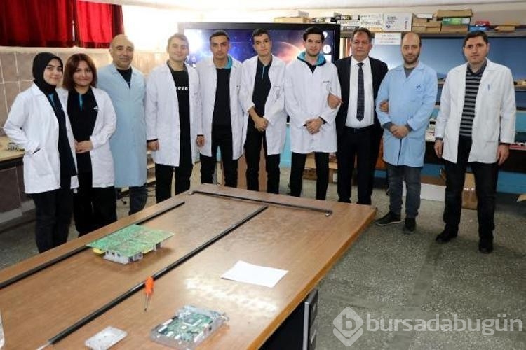Akıllı tahtaların bakım ve onarımı liselilerden
