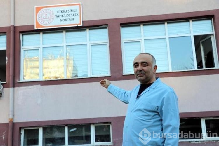 Akıllı tahtaların bakım ve onarımı liselilerden
