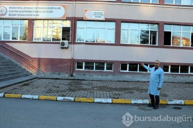 Akıllı tahtaların bakım ve onarımı liselilerden
