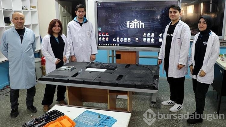 Akıllı tahtaların bakım ve onarımı liselilerden
