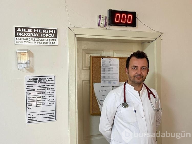 Tartıştıkları doktordan pankartla özür dilediler
