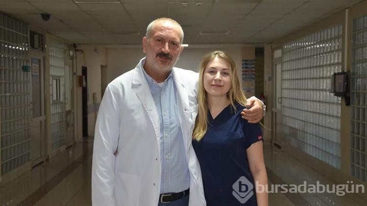 Ebeveynlerinin izinden gidip doktor oldu, babasının çalıştığı hastanede göreve başladı
