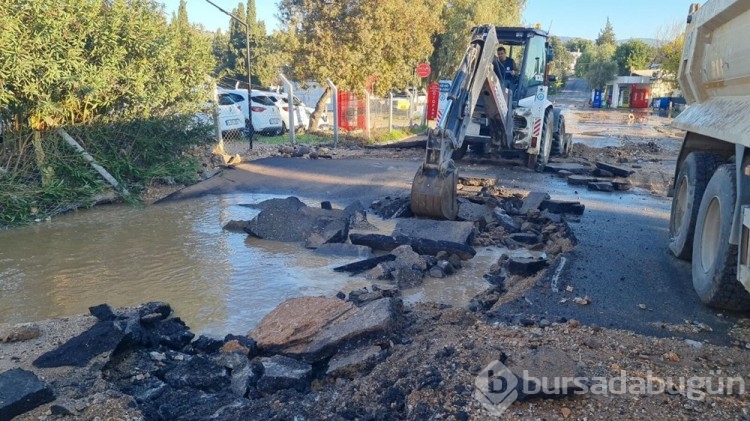 Bodrum'da ana su isale hattı patladı