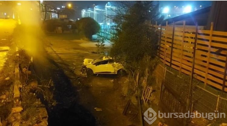 Beykoz'da otomobil bariyerlere saplandı 