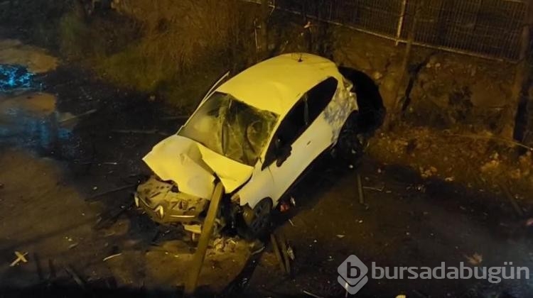 Beykoz'da otomobil bariyerlere saplandı 