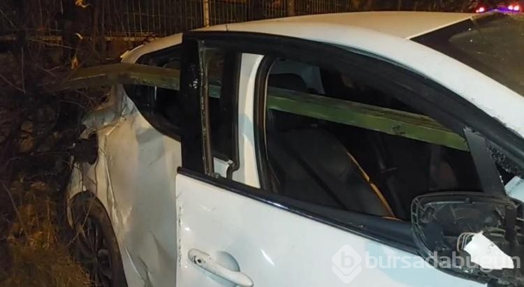 Beykoz'da otomobil bariyerlere saplandı 