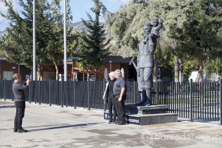 Demre nüfusunun 7 katı turist, 'Noel Baba' için geldi
