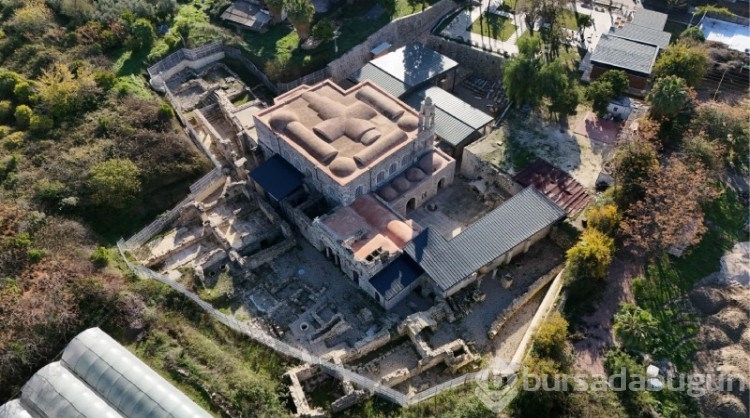 Antalya'daki "Noel Baba Kilisesi"ne ziyaretçi akını
