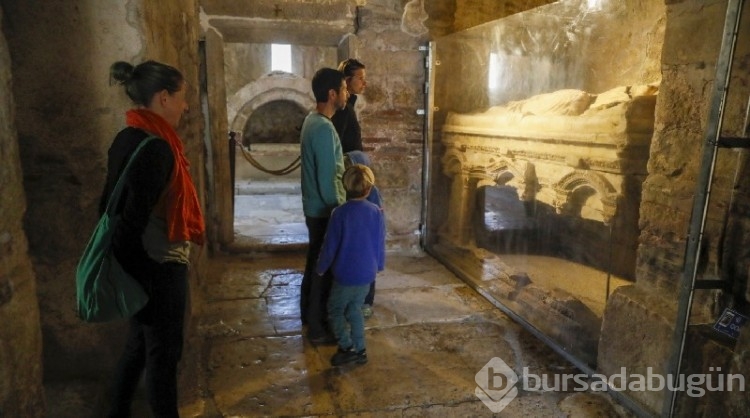 Antalya'daki "Noel Baba Kilisesi"ne ziyaretçi akını
