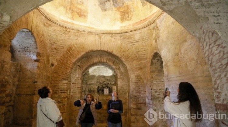 Antalya'daki "Noel Baba Kilisesi"ne ziyaretçi akını
