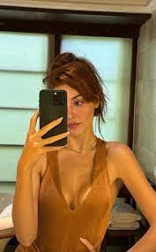 Hande Erçel'in Bali pozları gündeme oturdu.