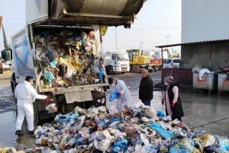 Manisa'da çöplerin içinde altın aradılar