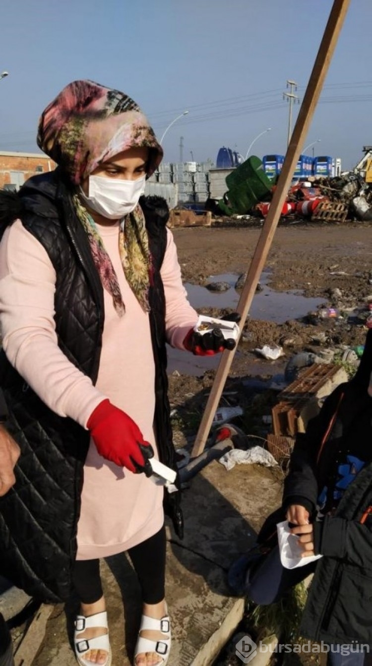 Manisa'da çöplerin içinde altın aradılar
