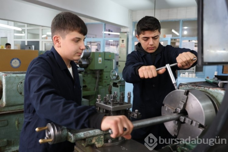 Fabrika gibi çalışan lise: Cirosu 5 milyona yaklaştı