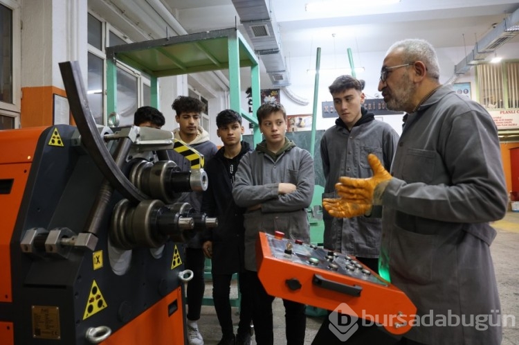 Fabrika gibi çalışan lise: Cirosu 5 milyona yaklaştı