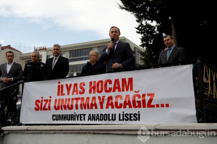Öğrenciler öğretmenlerini "maske'yle" uğurladı