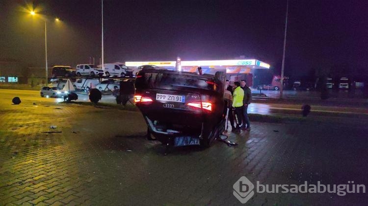Yayalara çarpmamak için ani manevra yapınca otomobil takla attı