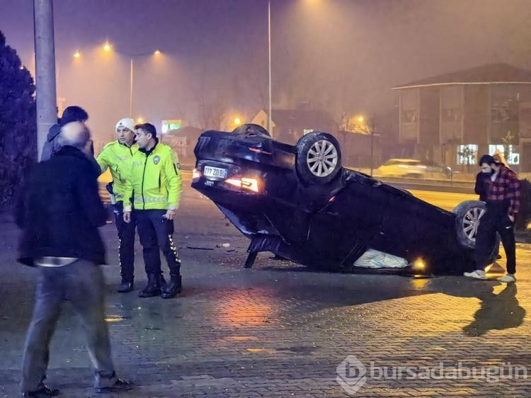 Yayalara çarpmamak için ani manevra yapınca otomobil takla attı