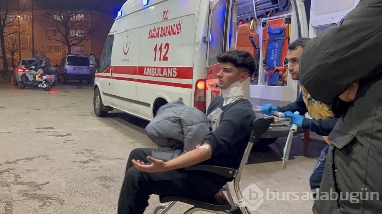 Yayalara çarpmamak için ani manevra yapınca otomobil takla attı
