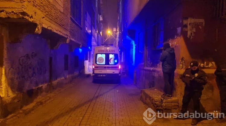 Şarjda bırakılan cep telefonu alev aldı