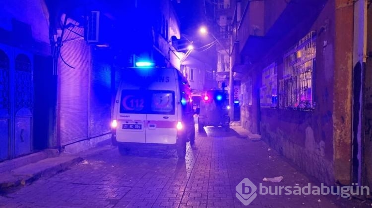 Şarjda bırakılan cep telefonu alev aldı