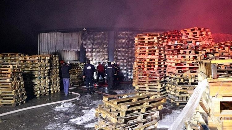 Kayseri'de palet fabrikasında yangın
